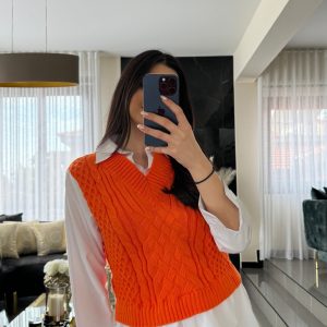 Πορτοκαλί τρικό με ενσωματωμένο πουκάμισο